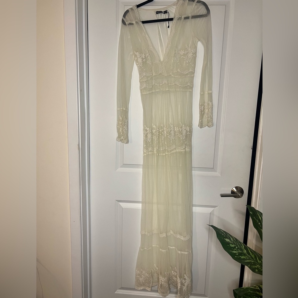 Cream Sheer Longsleeve Lace Maxi by Boohoo size Small